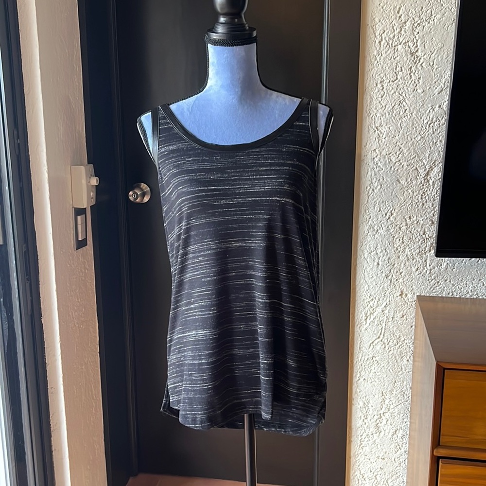 🔥4/$15🔥 black tank with leather like trim